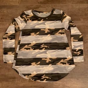 Women’s Long Sleeve Camo Shirt - Medium